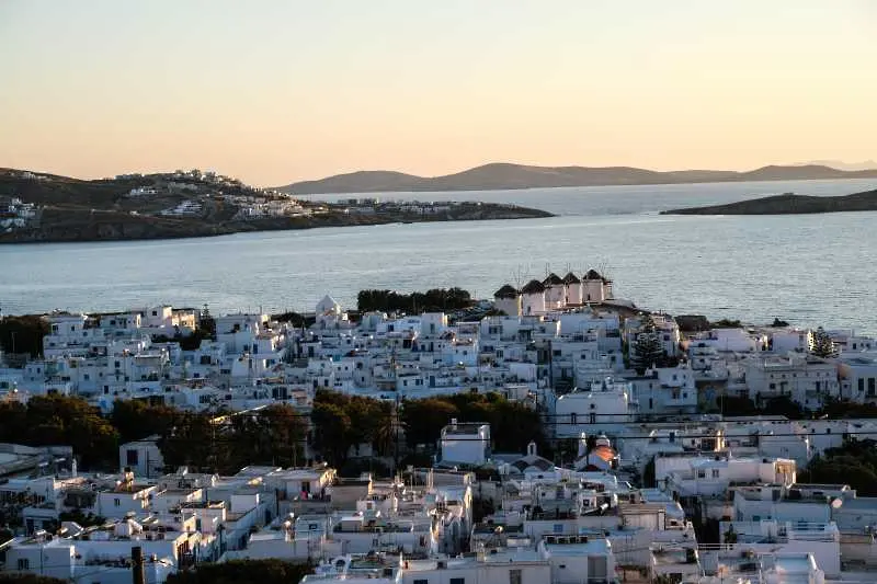 Гърция въведе нови рестрикции срещу COVID-19 на Миконос и Халкидики
