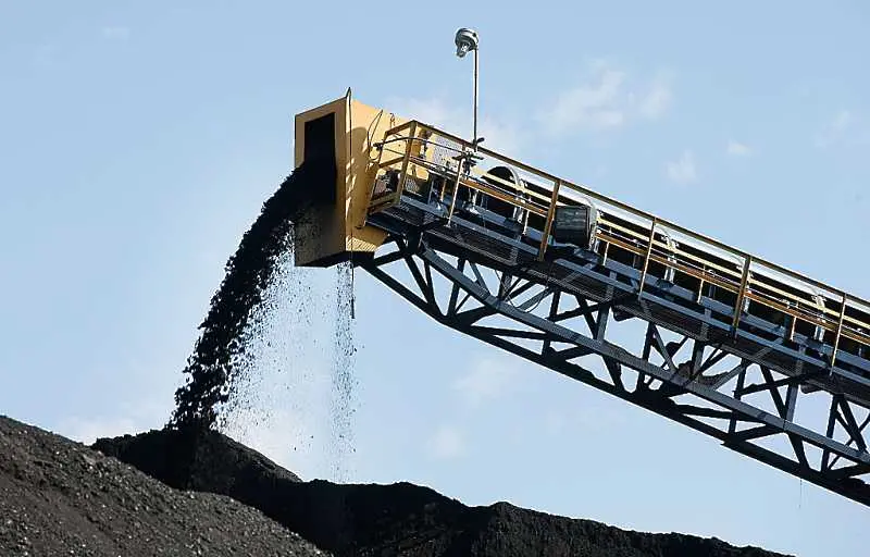Най-голямата минна компания в света продава мините си за въглища