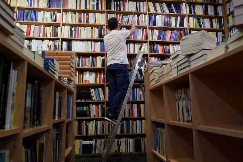 Италиански университет въведе карантина за книгите, използвани от студенти