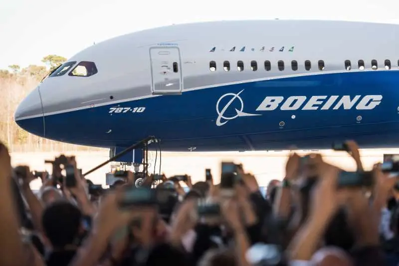 САЩ разследват фабрични дефекти на модела Boeing 787