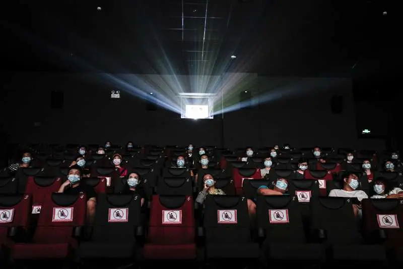 Втората по големина киноверига затваря салоните в САЩ и Великобритания