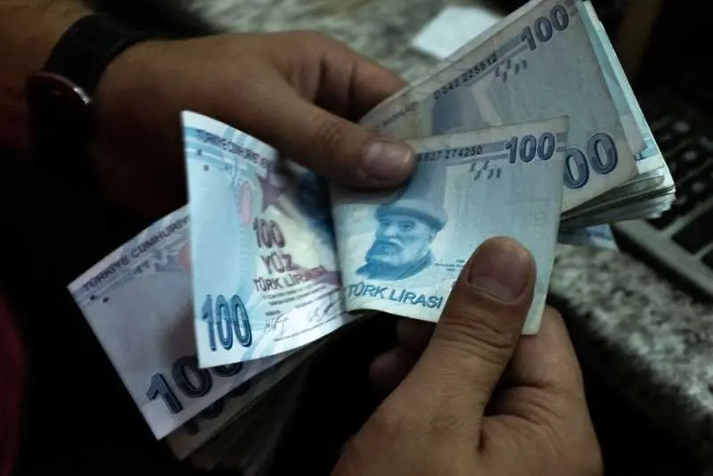 Турската лира достигна ново дъно на обезценяване