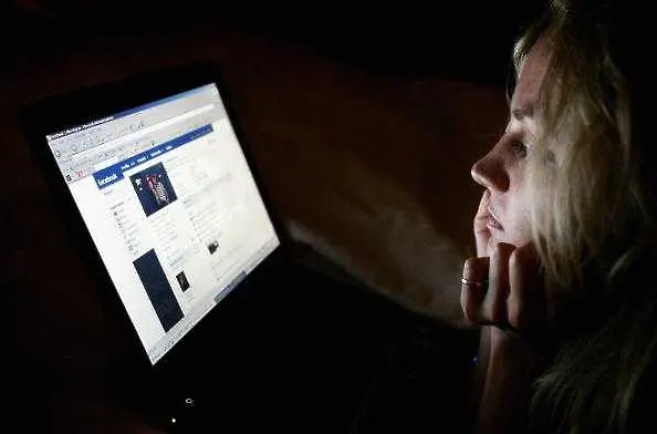 Facebook обвинен в умишлено блокиране на възможности за превключване на стария дизайн