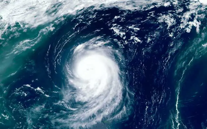 Евакуираха около 1 млн. души във Филипините заради супертайфуна Гони