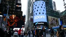 Акциите на Zoom се сринаха с 13% въпреки рекордните приходи
