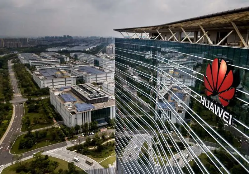 Основателят на Huawei призова Honor да им стане конкурент след тяхната раздяла