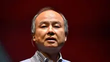 Шефът на SoftBank продава активи за милиарди в подготовка за „най-лошия сценарий“