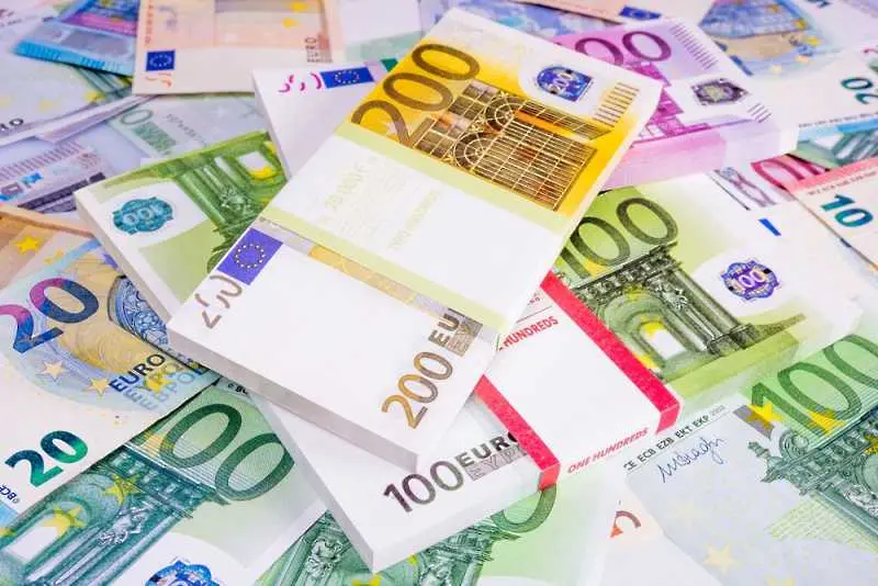 Еврото задмина долара като най-популярна валута за първи път от 2013 г. насам