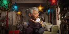 Трогателна история на баба и внучка в коледната реклама на „Дисни“