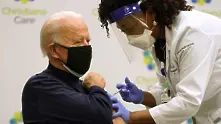 Джо Байдън се ваксинира срещу COVID-19