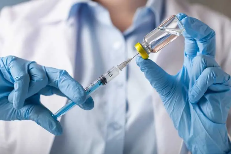 Кампанията по ваксинация у нас поверена на 47 мобилни екипа