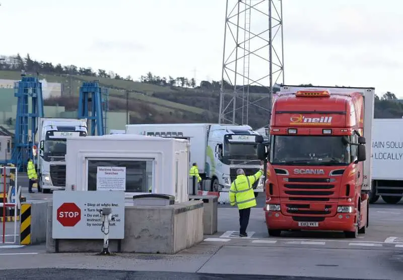Северна Ирландия възобновява граничния контрол за стоки от Великобритания