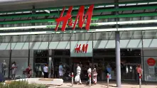 Нетната печалба на H&M спада с 91% през 2020-а