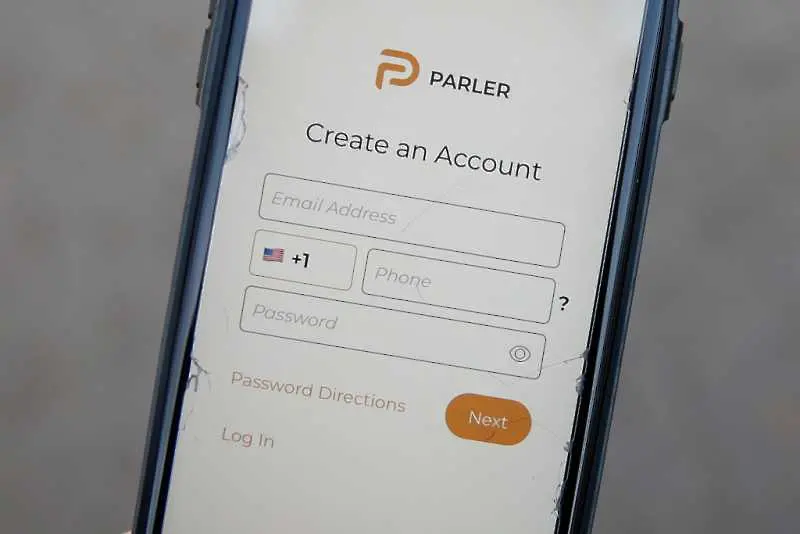 Консервативната социална мрежа Parler се завърна онлайн