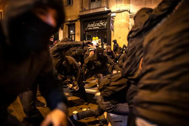 В Испания се проведоха протести за пета поредна нощ в защита на Пабло Хасел