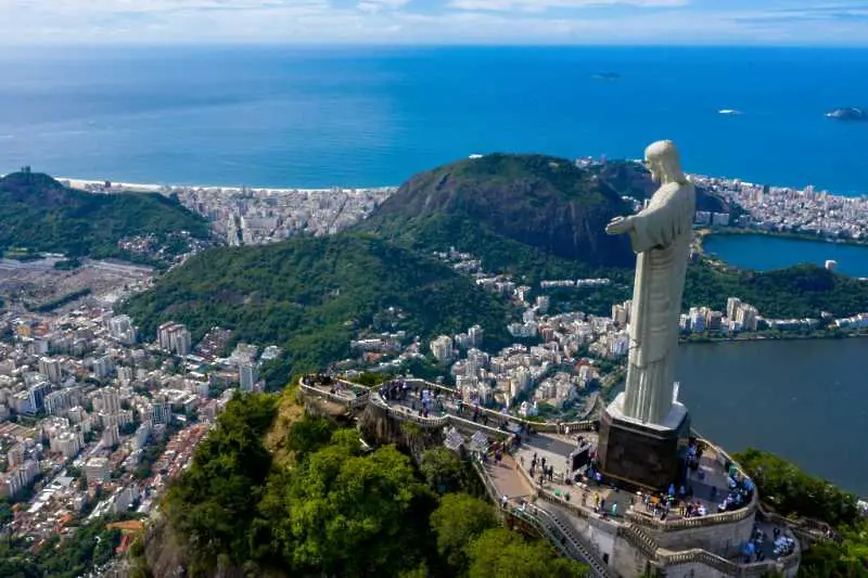 Рио де Жанейро въведе ограничения за ресторантите и плажовете