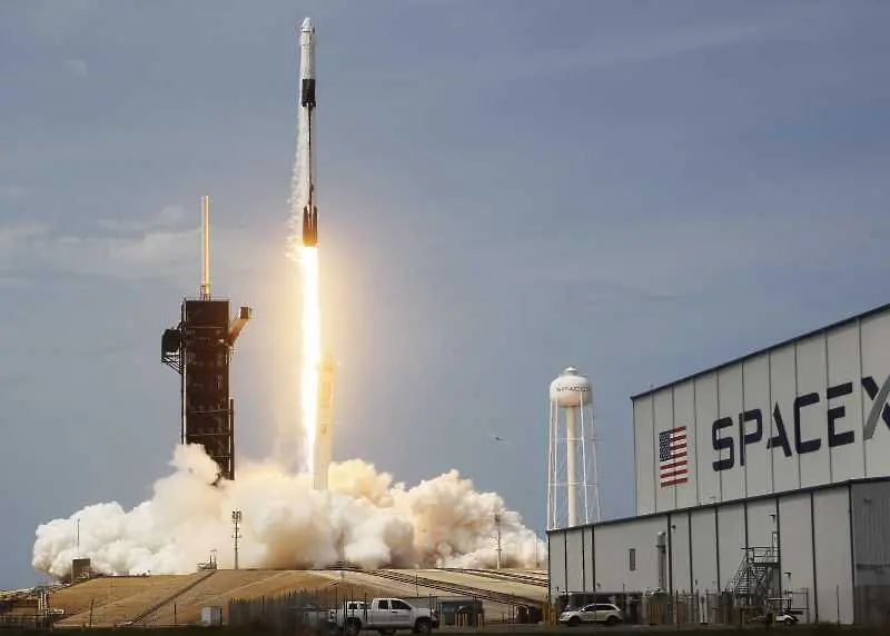 SpaceX изстреля ракета с 60 микросателита