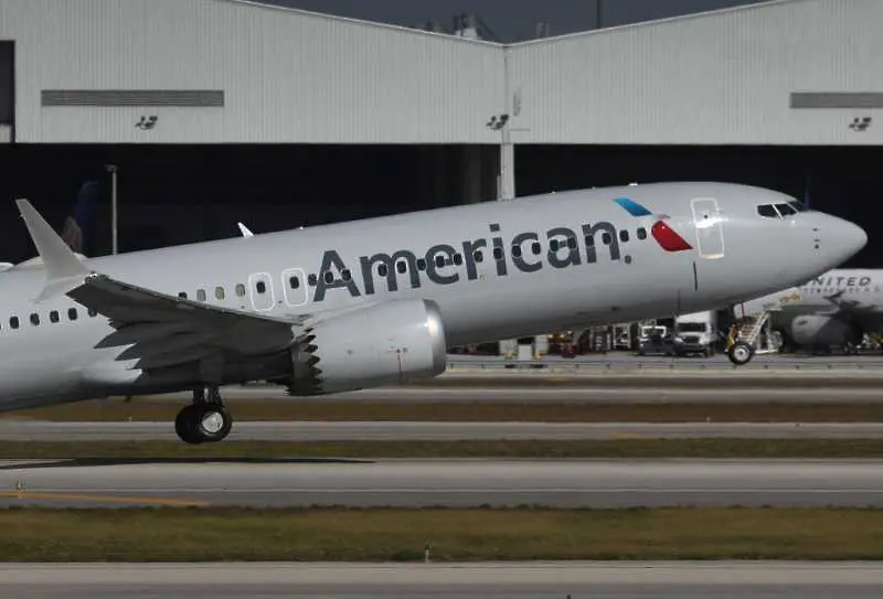 Самолет на American Airlines кацна аварийно след нов инцидент с Boeing 737-Max 