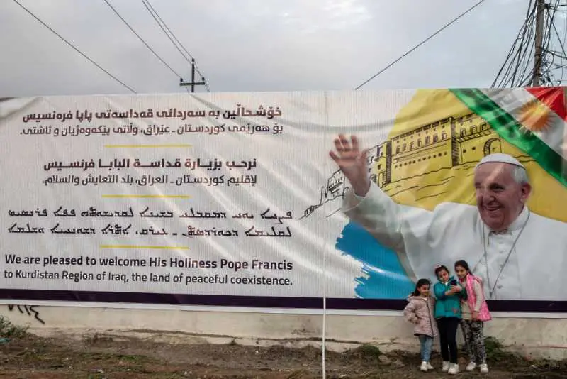 Папата проведе историческа среща с мюсюлмански духовник в Ирак