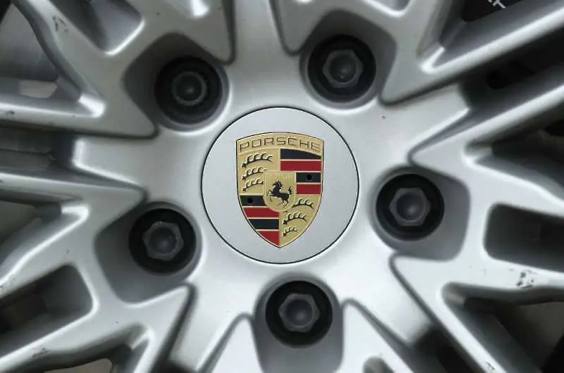 Volkswagen обмисля листване на борсата за Porsche 