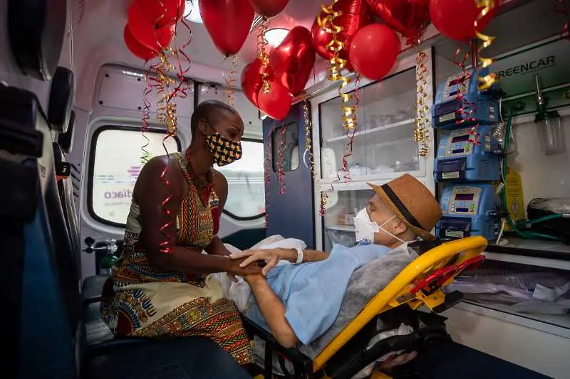 Снимка на седмицата: Сватба в линейка