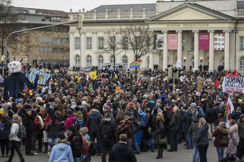 20 000 души на протест срещу COVID-мерките в Германия