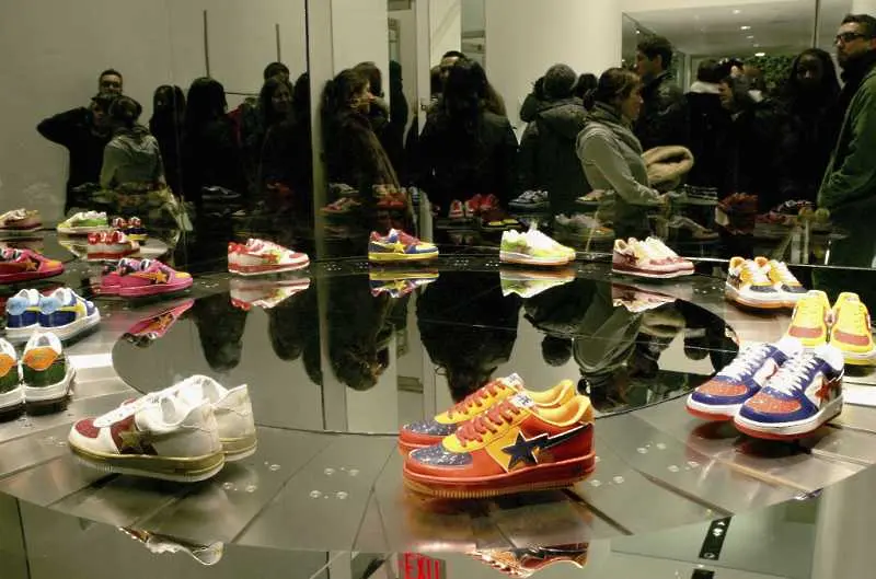 Търговията с дрехи и обувки бележи през януари ръст от 37% спрямо декември 