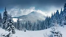 Времето: Валежите временно спират