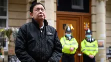 Посланикът на Мианма в Лондон пренощува по принуда пред посолството си