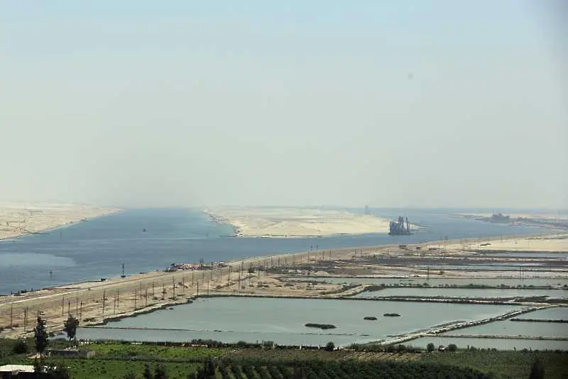 Всички кораби, блокирани зарази Ever Given, преминаха през Суецкия канал