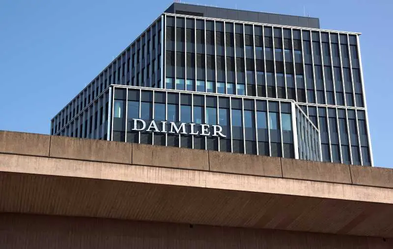 Автопроизводителят Daimler назначава 1000 програмисти