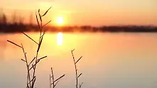 Времето: Хладно, на места ще продължи да превалява