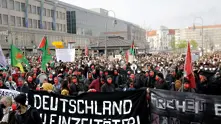 Над 30 000 души излязоха на традиционните Първомайски протести в Берлин (снимки)
