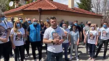 Привърженици на ГЕРБ се събраха пред дома на Борисов в Банкя