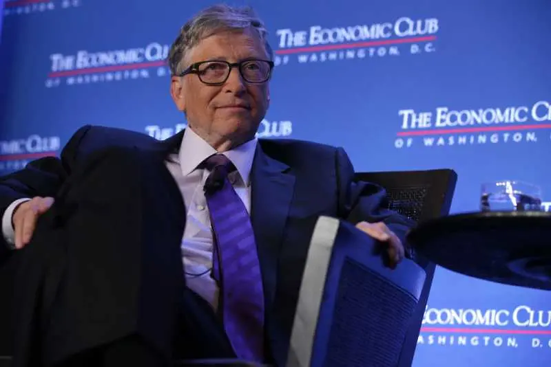 Бил Гейтс напуснал Microsoft заради афера със служителка?