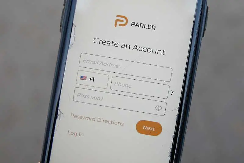 Консервативната социална мрежа Parler се завърна в App Store