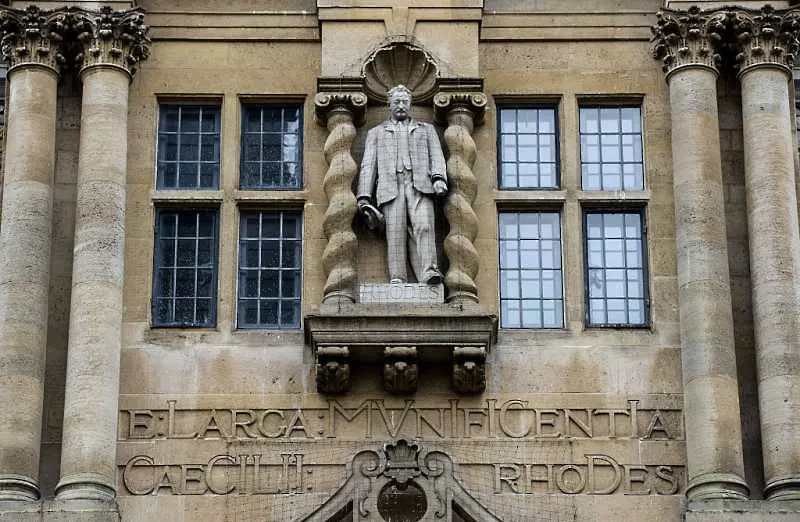 Оксфордският университет се отказа от премахването на статуята на империалиста Сесил Роудс