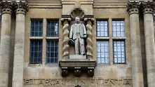 Оксфордският университет се отказа от премахването на статуята на империалиста Сесил Роудс