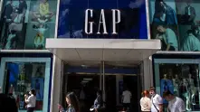 Gap затваря магазините си във Великобритания и Ирландия