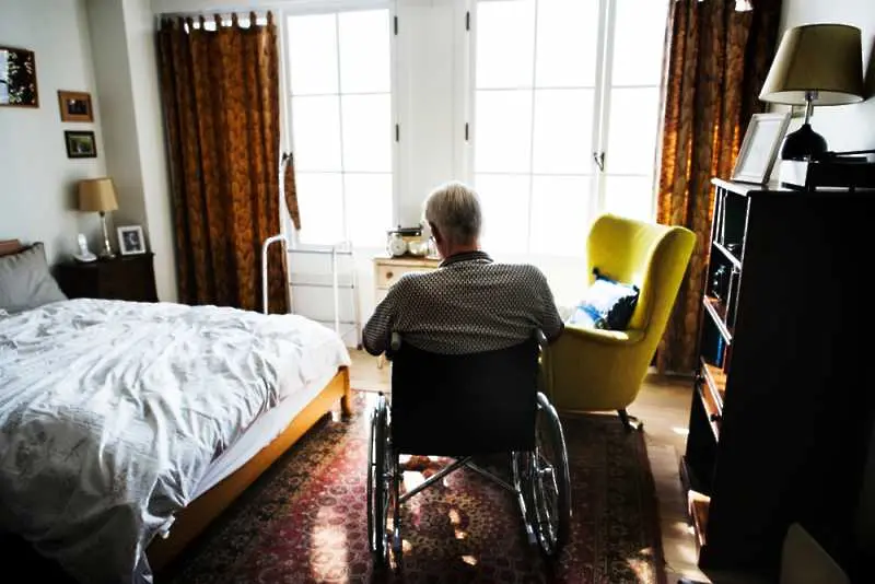 Заради COVID-19 в домове за стари хора в Испания са починали над 29 хил. души