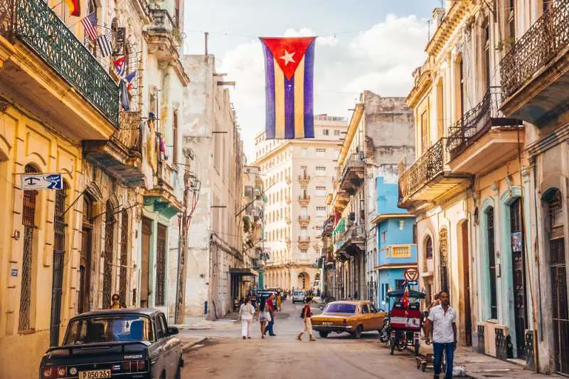 Куба спира депозитите в долари заради санкциите на САЩ