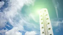 Времето: Слънчево и топло, на места с валежи