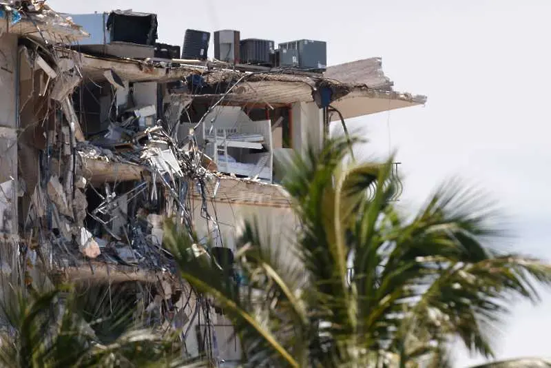 Прекратиха издирването на оцелели под рухналата сграда във Флорида