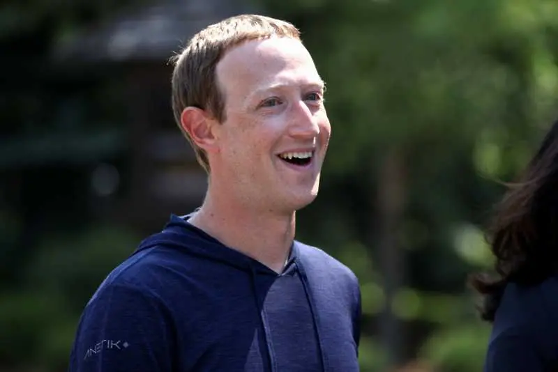 Зукърбърг намали дела си във Facebook
