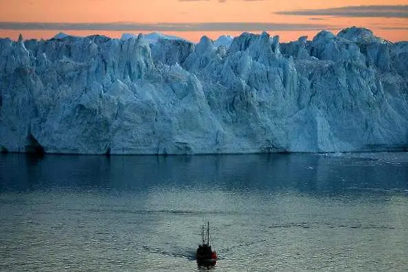 Гренландия сложи край на издаването на лицензи за петролни и газови проучвания