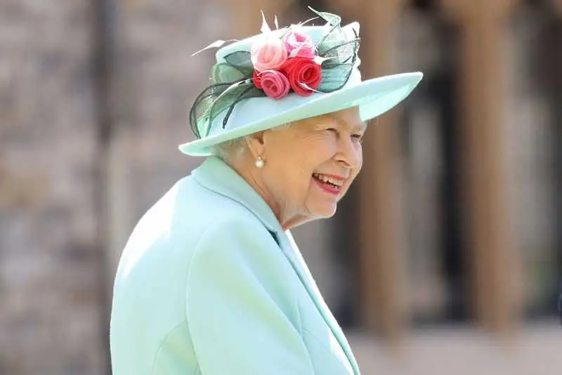 Кралица Елизабет II награди Националната здравна служба