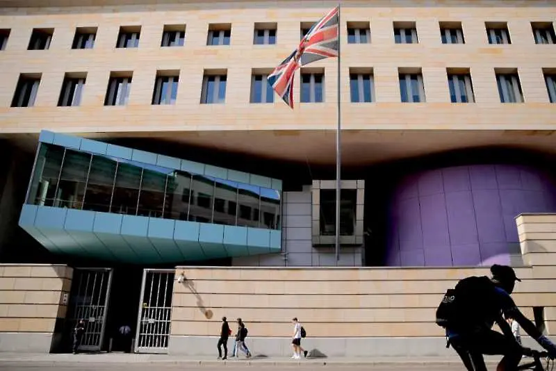 Арестуваха служител на британското посолство в Берлин, заподозрян в шпионаж за Русия