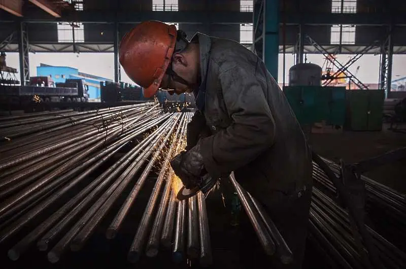 Китай иска да намали производството на стомана. Експерти смятат, че това е невъзможно