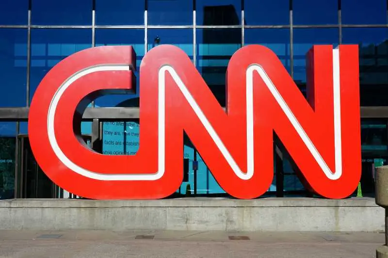 CNN уволни трима души. Отишли неваксинирани на работа