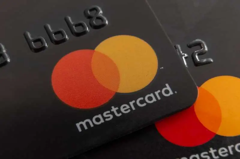 Mastercard премахва магнитните ленти от картите си